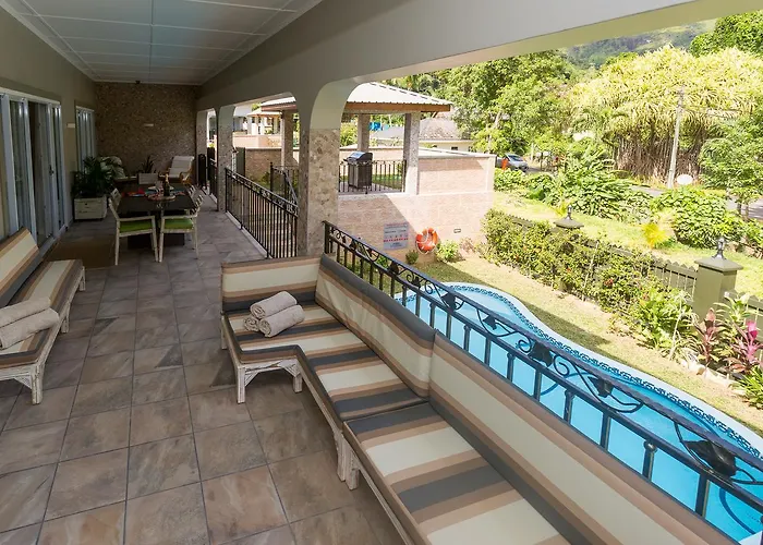 Beau Vallon Villa Chalets *