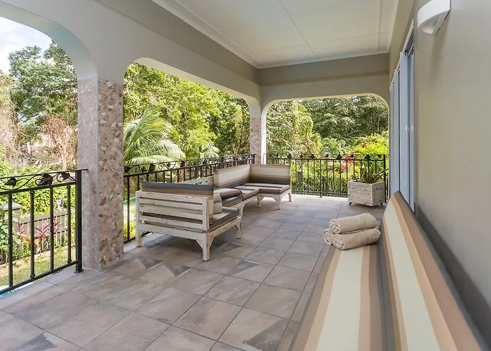 Chalet Beau Vallon Villa Chalets