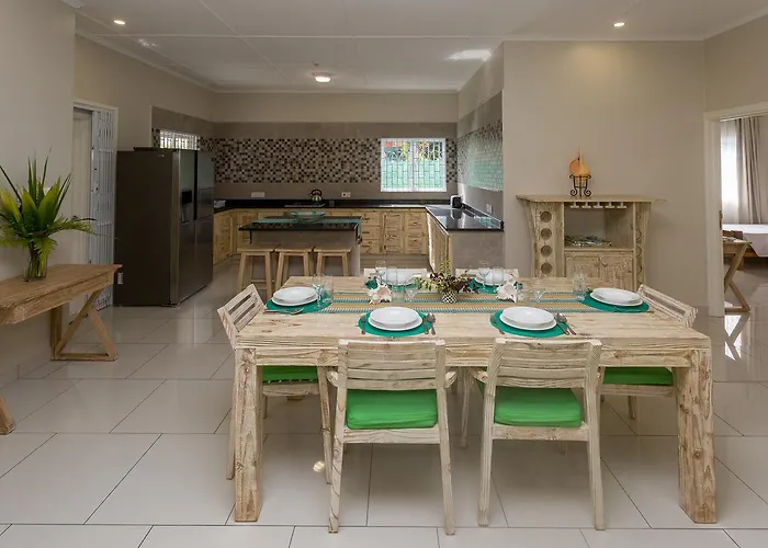 Beau Vallon Villa Chalets *