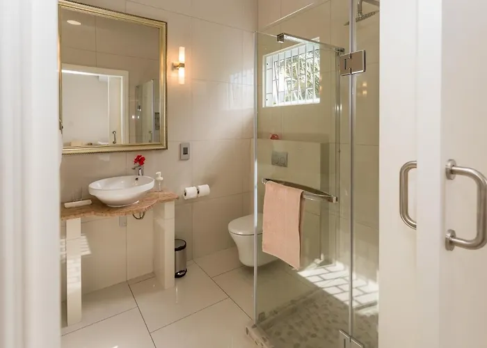 Beau Vallon Villa Chalets *
